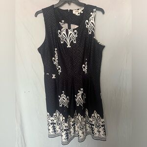 5 Twelve women blue & white sleeveless floral print dress with back zip size 12